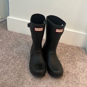 Like new hunter boots size 7!